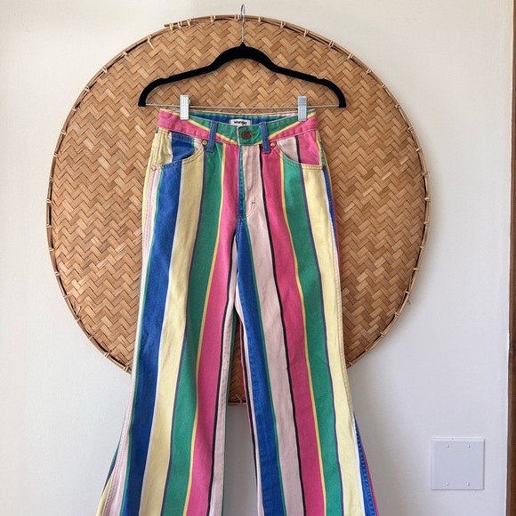 WRANGLER X FREE PEOPLE EXCLUSIVE WANDERER 622 HIGH RISE FLARES RAINBOW STRIPE - Picture 9 of 15